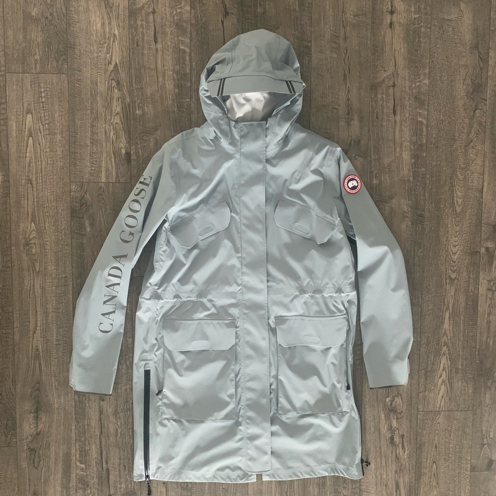 Canada Goose Women’s "SEAWOLFE" Fog Gray Jacket, size Large